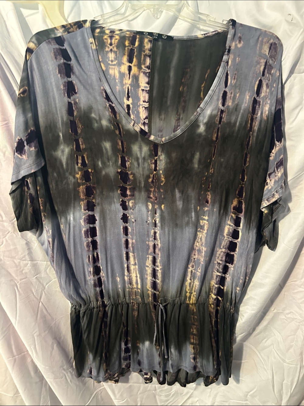 V-Neck Tie-Dye Peplum Tunic Top - Olive Green & Gray